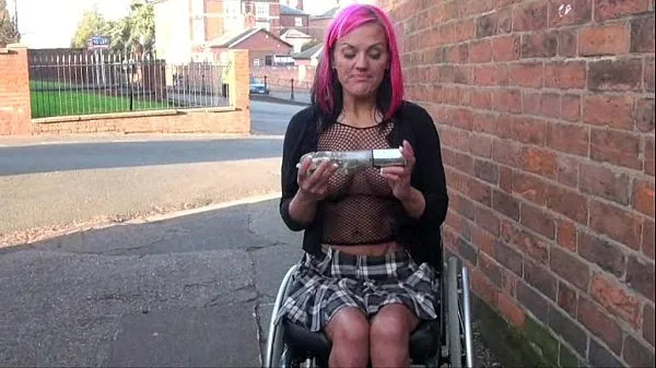 Grote Redhead wheelchair bound babe Leah Caprice flashing and masturbating in public topclips