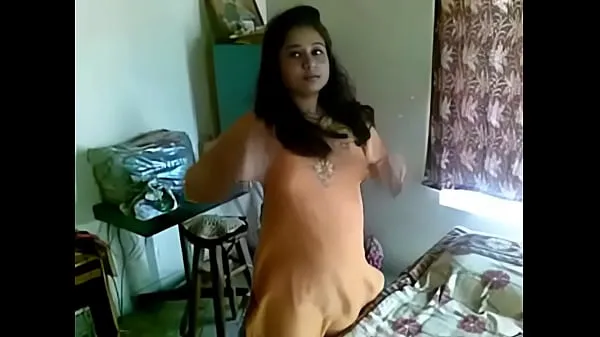 बड़े Young Indian Bhabhi in bed with her Office Colleague शीर्ष क्लिप्स