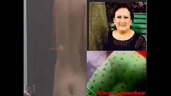Veliki Mature babe filmed by her while showering without her noticing najboljši posnetki