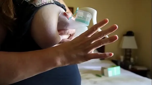 大Class to Manually pump and create Breast Milk Clove Ice Cubes- Natural Teething Pain Remedy顶级剪辑