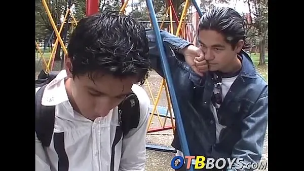 Veliki Cute twinks Alfonso and Cesar stuff each other in a shower najboljši posnetki