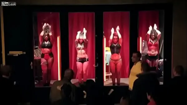 Redlight Amsterdam - De Wallen - Prostitutes Sexy Girls Klip teratas besar