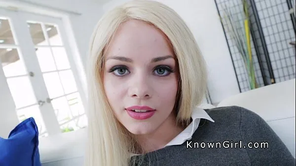 Stora Slim blonde student beauty fucks toppklipp