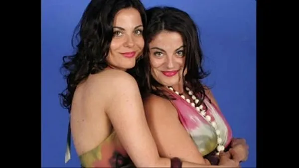 Nagy Identical Lesbian Twins posing together and showing all legjobb klipek