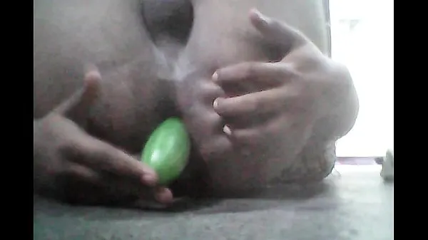 Grandes indian gay bottom fucking his asshole with huge toy principais clipes