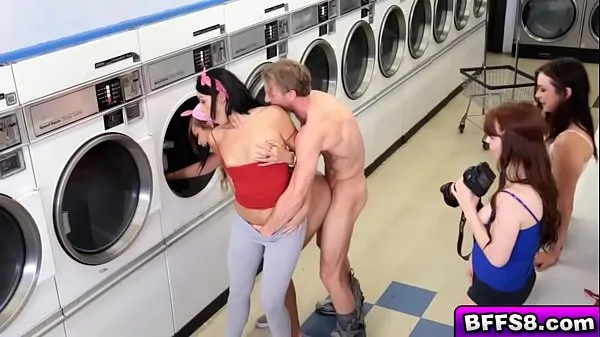 Stora Naughty babes hot group fuck at the laundry toppklipp
