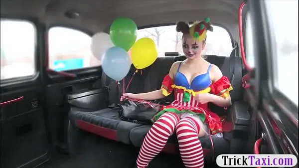 Grote Gal in clown costume fucked by the driver for free fare topclips