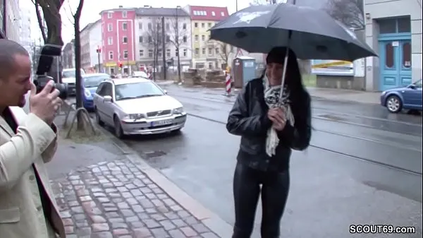 Große Teeny is approached on the street and fucked for moneyTop-Clips