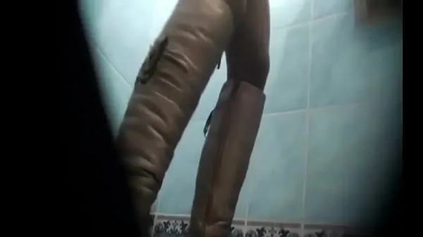 unaware teen coed hidden cam watched while pissing in the toilet Klip teratas Besar