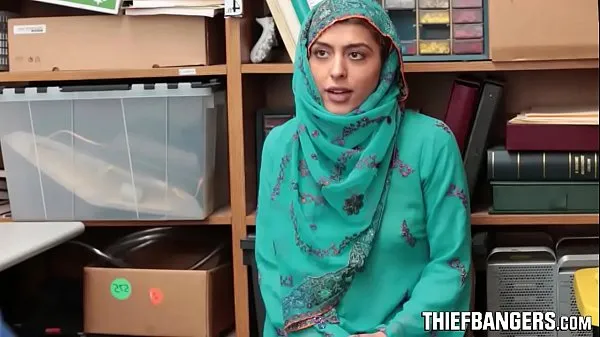 Veliki Audrey Royal Busted Stealing Wearing A Hijab & Fucked For Punishment najboljši posnetki