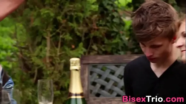 Bisexual stud face jizzed Klip teratas Besar