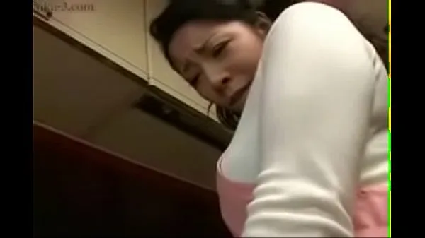 Μεγάλα Japanese Wife and Young Boy in Kitchen Fun κορυφαία κλιπ