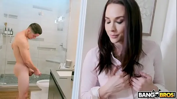Duże BANGBROS - Stepmom Chanel Preston Catches Jerking Off In Bathroom najlepsze klipy