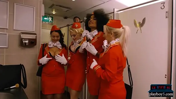 Stora Black flight attendant fucks a frequent flyer in a toilet toppklipp
