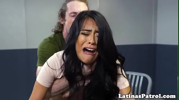Duże Latina immigrant sucks the US border patrol najlepsze klipy