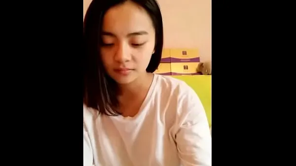 Young Asian teen showing her smooth body Klip teratas besar