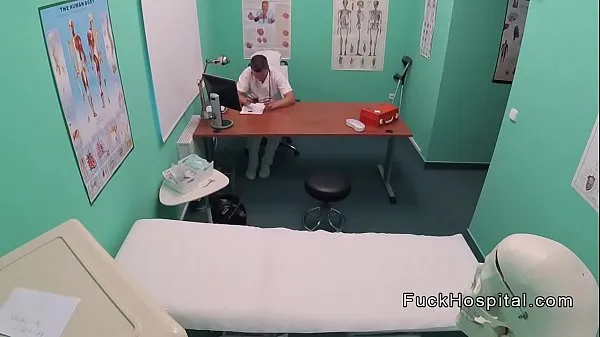 Veliki Doctor filming sex with blonde patient najboljši posnetki