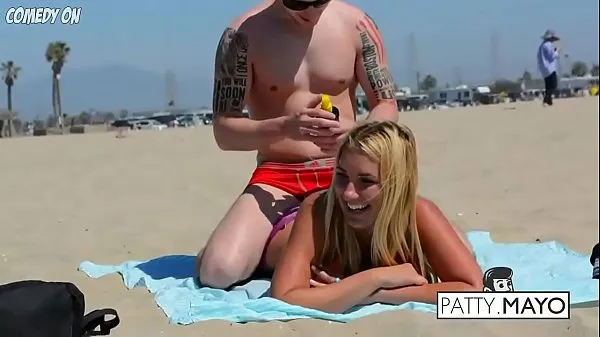 Massage Prank (Gone Wild) Kissing Hot Girls On the Beach Klip teratas besar