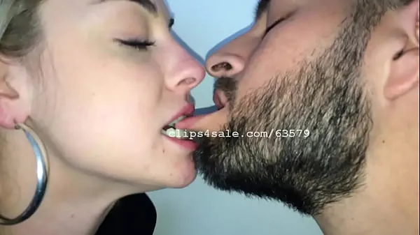 Veliki Friday and Kat Kissing Video 2 najboljši posnetki