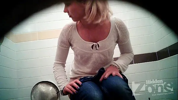 大Successful voyeur video of the toilet. View from the two cameras顶级剪辑