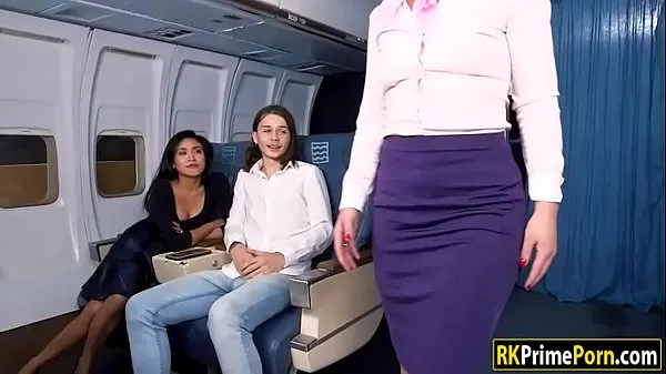 Veliki Flight attendant Nikki fucks passenger najboljši posnetki