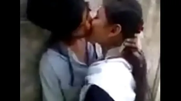 Hot kissing scene in college Klip teratas Besar