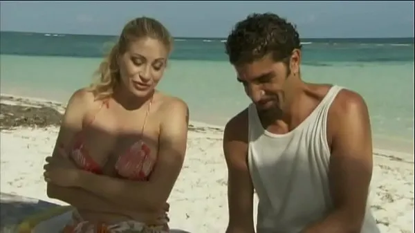 Velké Italian pornstar Vittoria Risi screwed by two sailors on the beach nejlepší klipy