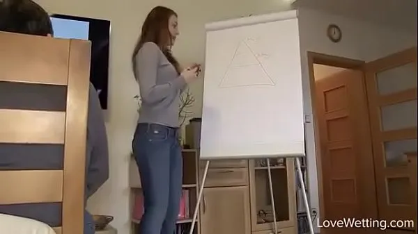 Velké Bursting To Pee, Pretty Lecturer Can't Hold It Anymore In Front of Her Students nejlepší klipy