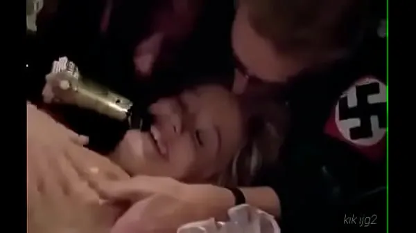Velké comfort girl in champagne - vintage giallo scene nejlepší klipy