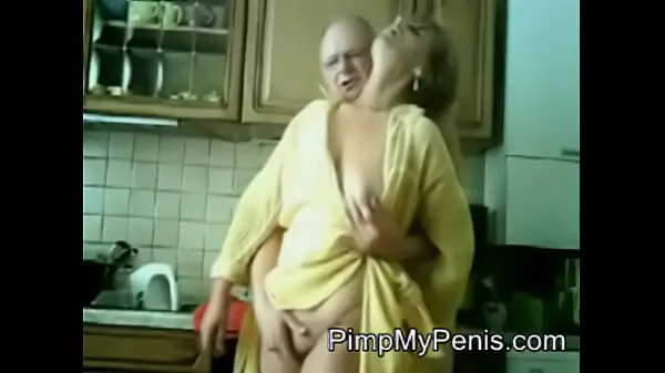 Big old couple having fun in cithen top Clips