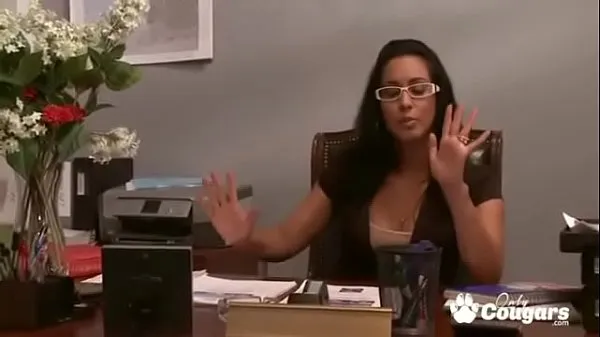 Grote Boss Lady Isis Love Makes Her Employees Do More Than Just The TPS Reports topclips