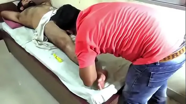 hairy indian getting massage Klip teratas Besar