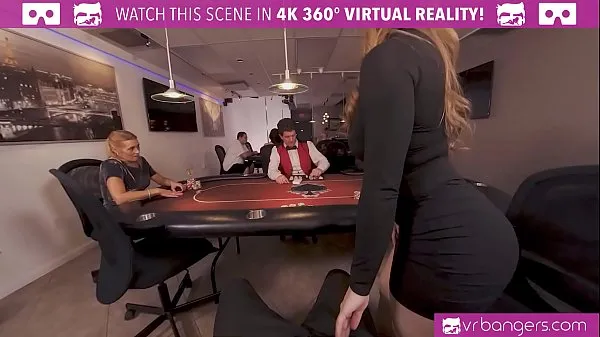 بڑے VR Bangers Busty babe is fucking hard in this agent VR porn parody ٹاپ کلپس