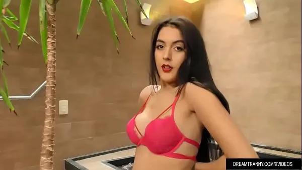 Duże Bombshell Tranny Mariana Lins Strokes Her Cock in Front of a Whirlpool najlepsze klipy