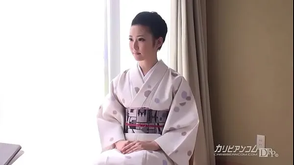 مقاطع The hospitality of the young proprietress-You came to Japan for Nani-Yui Watanabe العلوية الكبيرة
