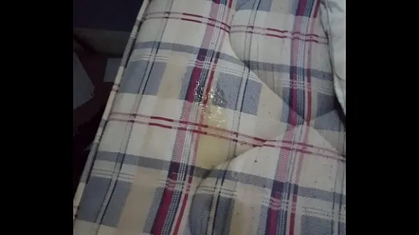 Μεγάλα Pee on my bed κορυφαία κλιπ