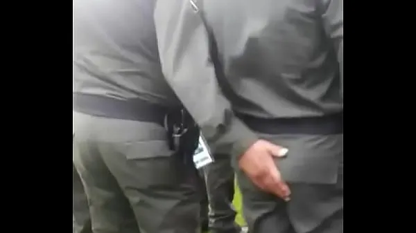 Nagy LIEUTENANT POLICE HANDLES HIS COMPANION CAPTAIN IN FULL FORMATION legjobb klipek