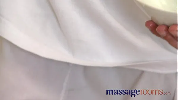 Velké Massage Rooms Mature woman with hairy pussy given orgasm nejlepší klipy