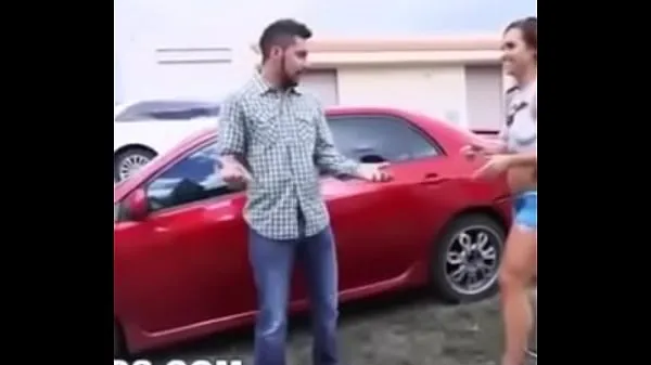 He shows her the pussy in a joke Klip teratas Besar