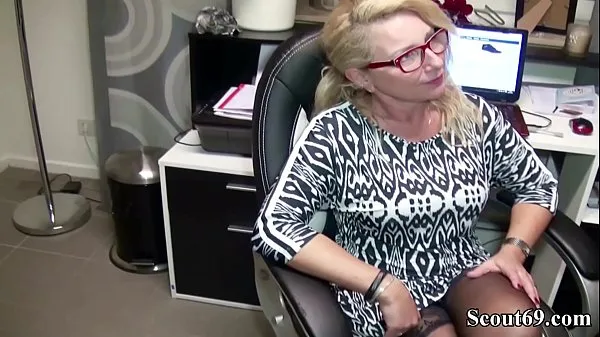 Grote GERMAN MILF BOSS SEDUCE JOB CANDIDATE TO FUCK HER IN OFFICE topclips