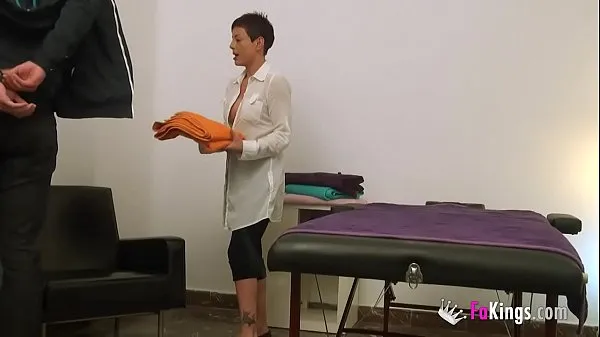 Veliki My name's Lisa, 37yo masseuse, and I will film myself fucking a patient najboljši posnetki
