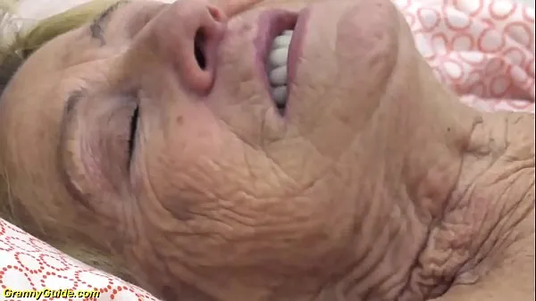 sexy 90 years old granny gets rough fucked Klip teratas besar