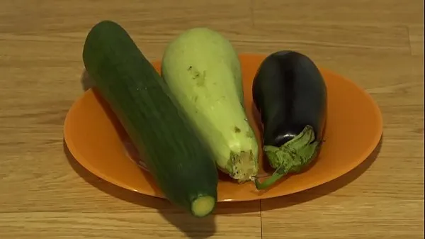 Büyük Organic anal masturbation with wide vegetables, extreme inserts in a juicy ass and a gaping hole en iyi Klipler