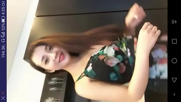 Big Vietnamese girls show goods on livestream causing fever in the online community top Clips