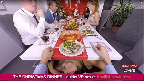 Veliki Blowjob under the table on Christmas in VR with beautiful blonde najboljši posnetki