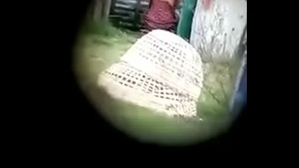 Myanmar girl bathing Klip teratas besar
