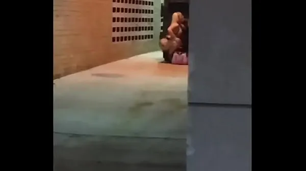 Grote Hooker Sucking Dick In An Alley topclips