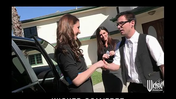 Velké Pair of sisters bribe their car salesman into a threesome nejlepší klipy