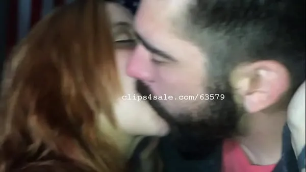 Μεγάλα Aaron and Casey Kissing κορυφαία κλιπ