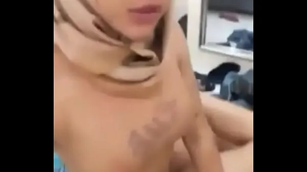 Muslim Indonesian Shemale get fucked by lucky guy Klip teratas besar